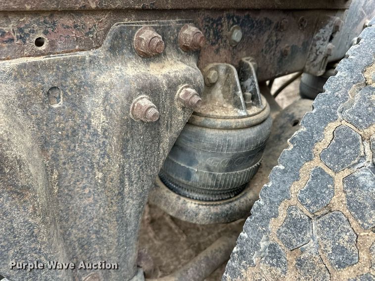 image for item DQ3181 1994 Kenworth T800 semi truck