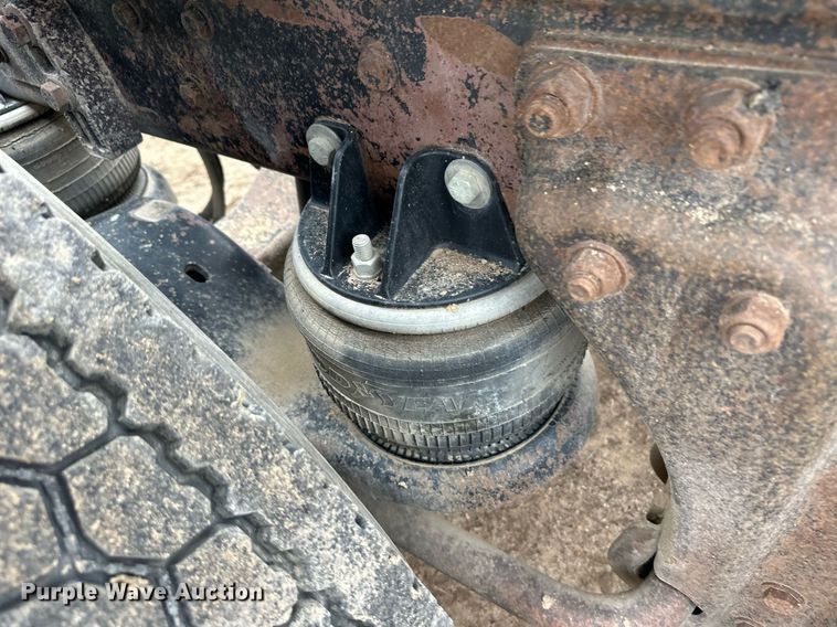 image for item DQ3181 1994 Kenworth T800 semi truck