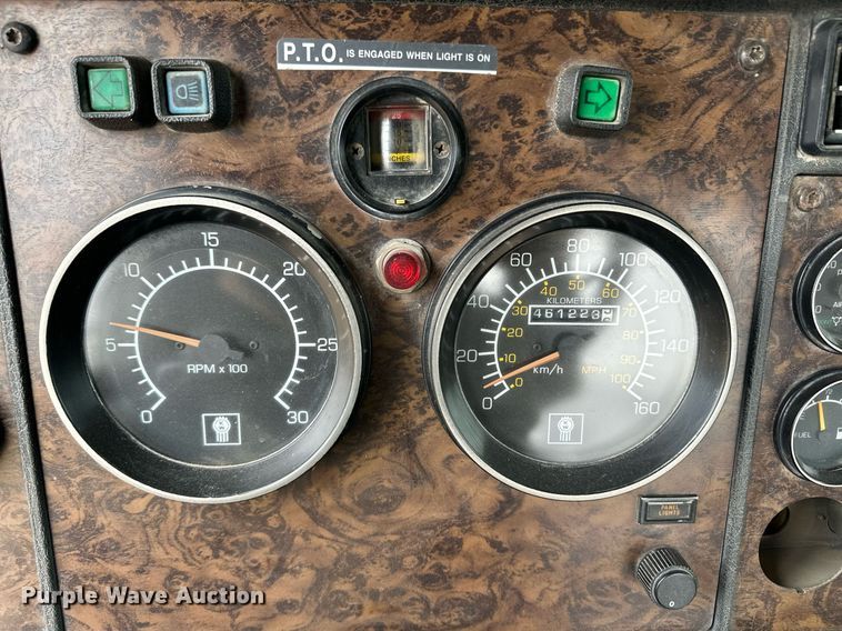 image for item DQ3181 1994 Kenworth T800 semi truck