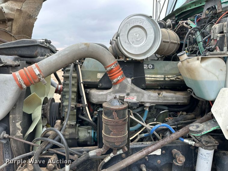 image for item DQ3181 1994 Kenworth T800 semi truck