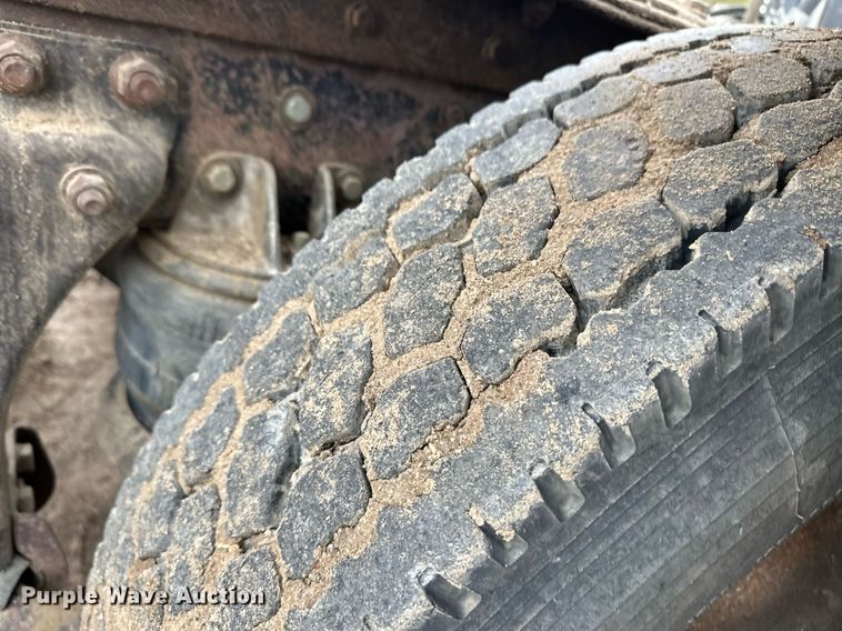 image for item DQ3181 1994 Kenworth T800 semi truck