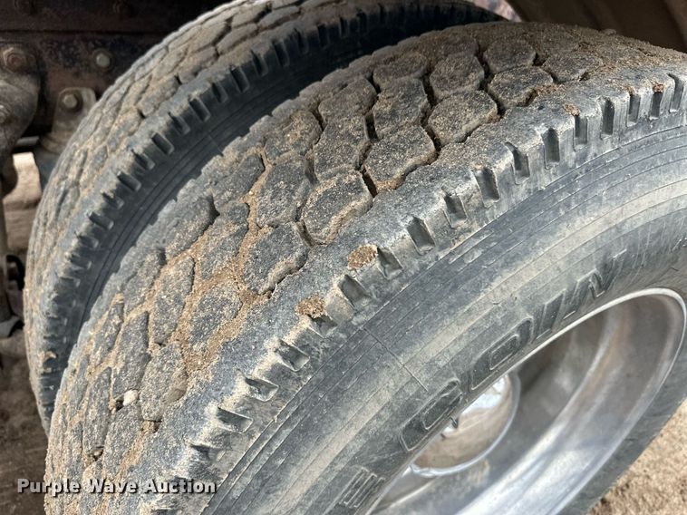 image for item DQ3181 1994 Kenworth T800 semi truck