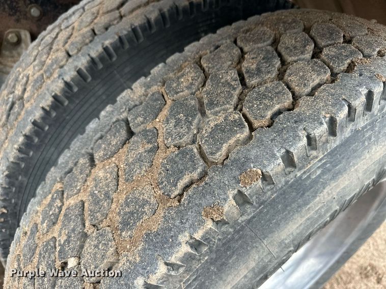 image for item DQ3181 1994 Kenworth T800 semi truck