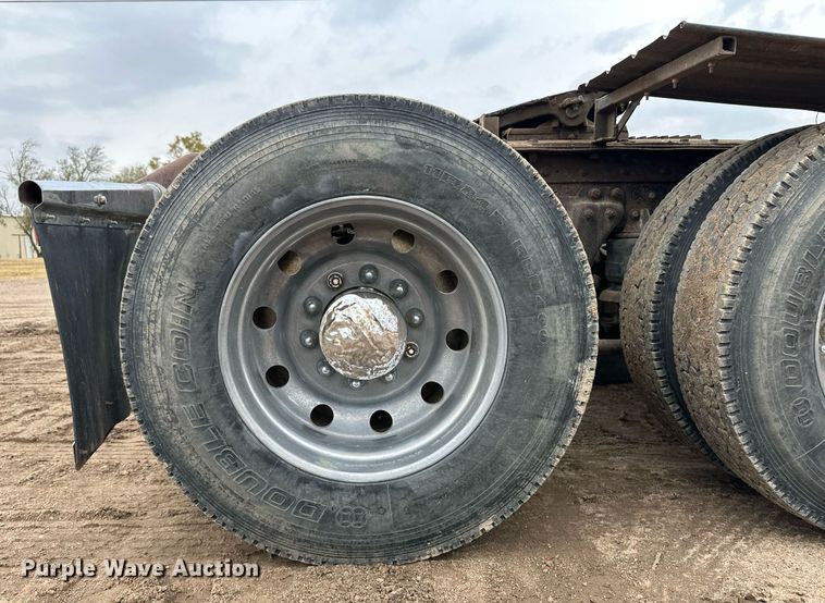 image for item DQ3181 1994 Kenworth T800 semi truck