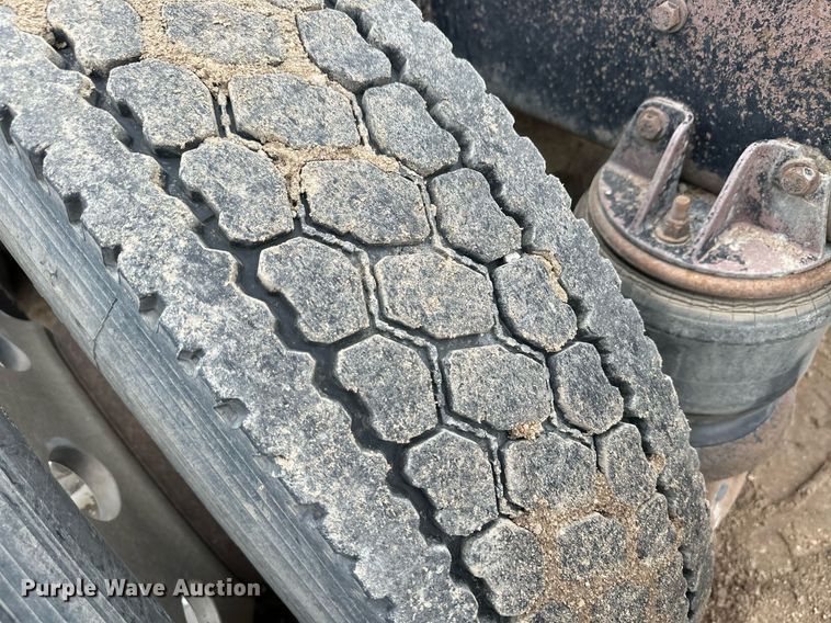 image for item DQ3181 1994 Kenworth T800 semi truck