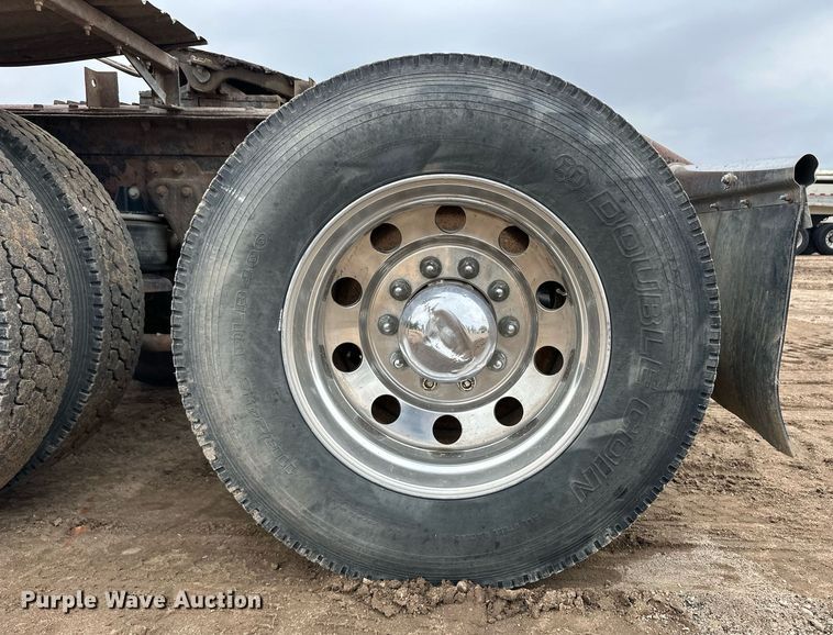 image for item DQ3181 1994 Kenworth T800 semi truck