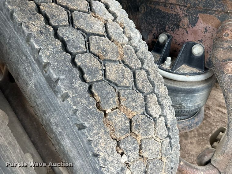 image for item DQ3181 1994 Kenworth T800 semi truck