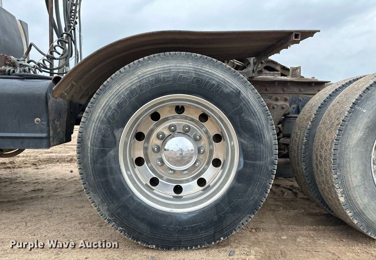 image for item DQ3181 1994 Kenworth T800 semi truck