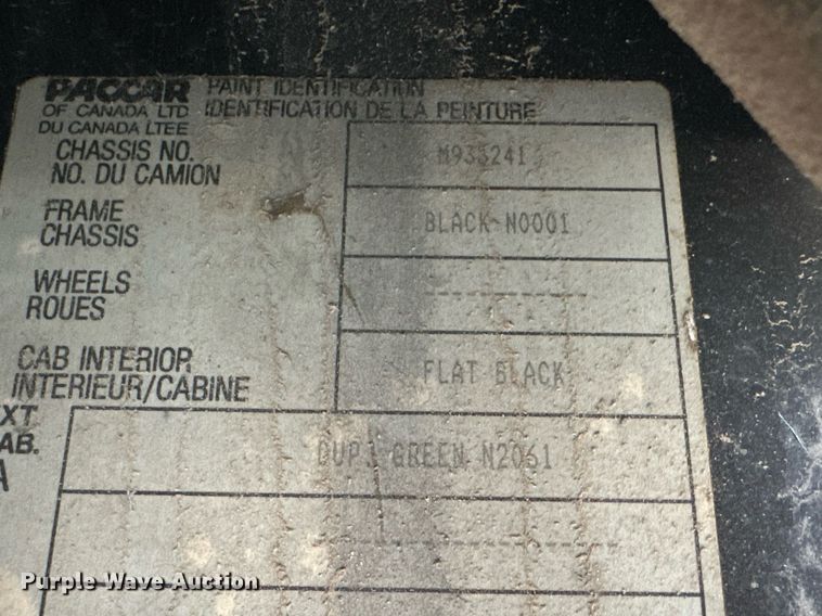 image for item DQ3181 1994 Kenworth T800 semi truck