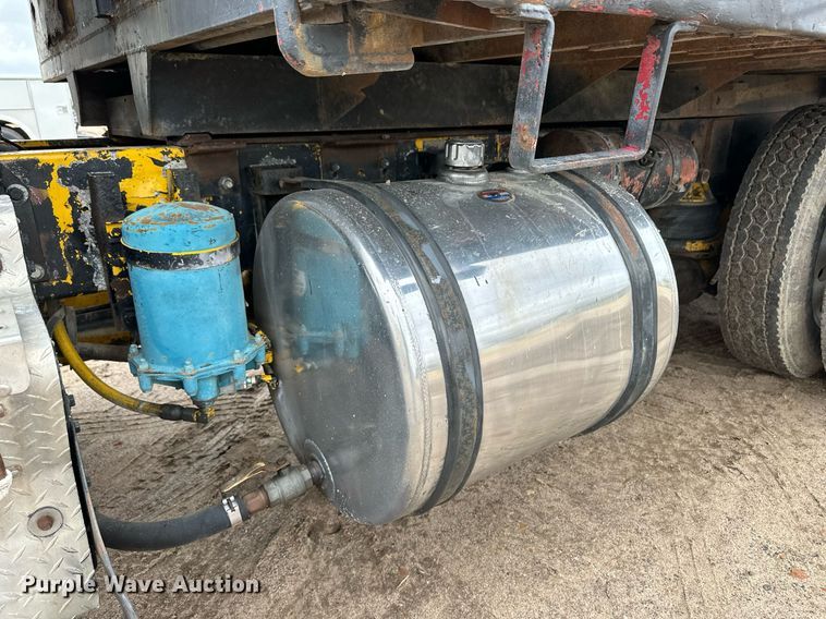 image for item DQ3183 1991 Kenworth T800 dump truck