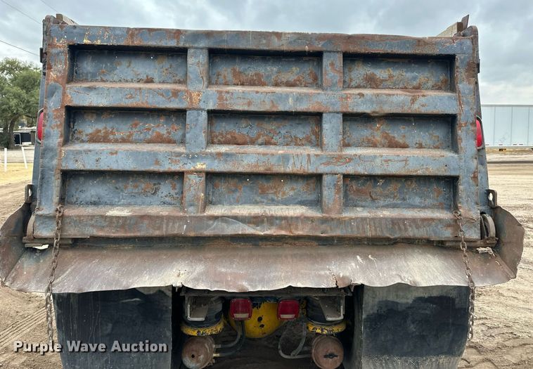 image for item DQ3183 1991 Kenworth T800 dump truck