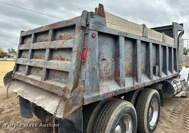 image for item DQ3183 1991 Kenworth T800 dump truck