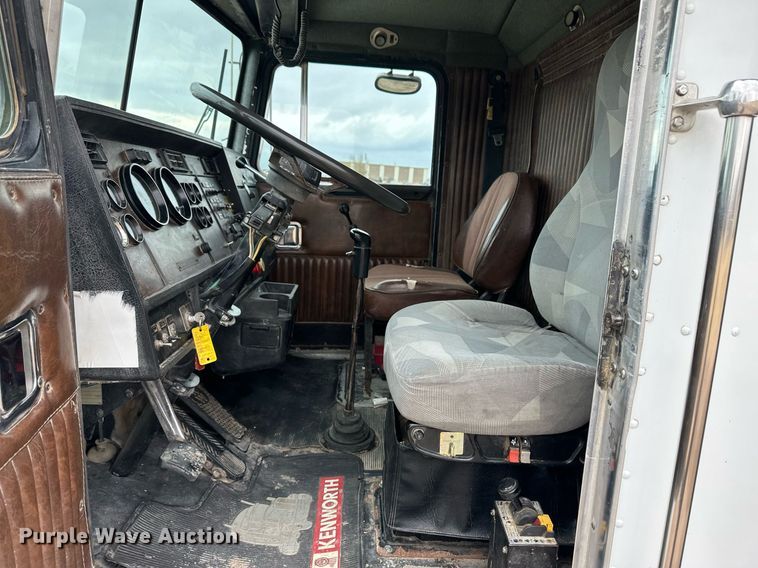 image for item DQ3183 1991 Kenworth T800 dump truck