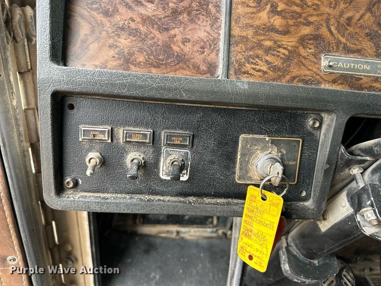 image for item DQ3183 1991 Kenworth T800 dump truck