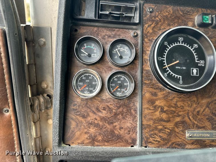 image for item DQ3183 1991 Kenworth T800 dump truck