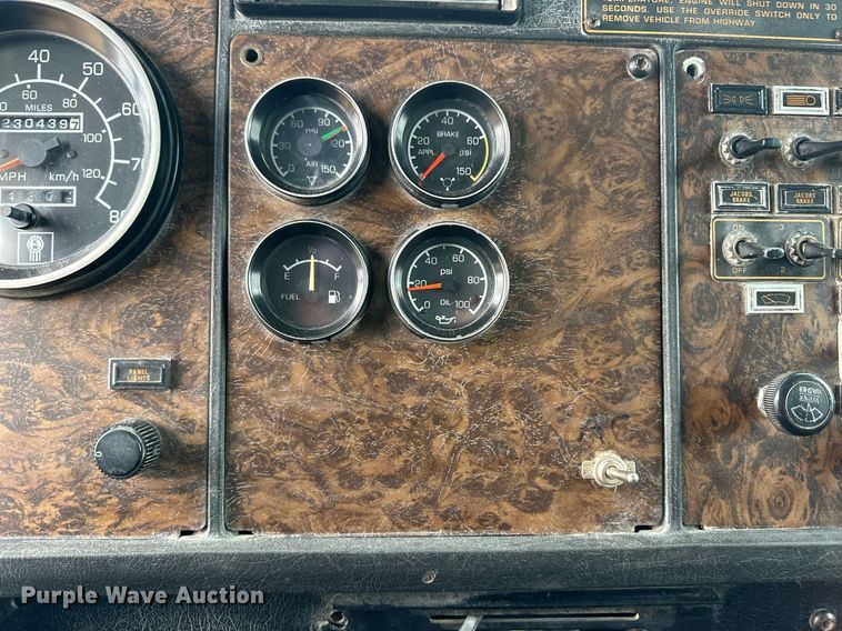 image for item DQ3183 1991 Kenworth T800 dump truck