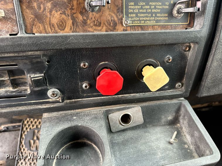 image for item DQ3183 1991 Kenworth T800 dump truck