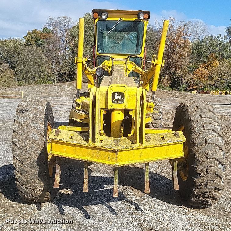 image for item DQ3745 1990 John Deere 670 motor grader