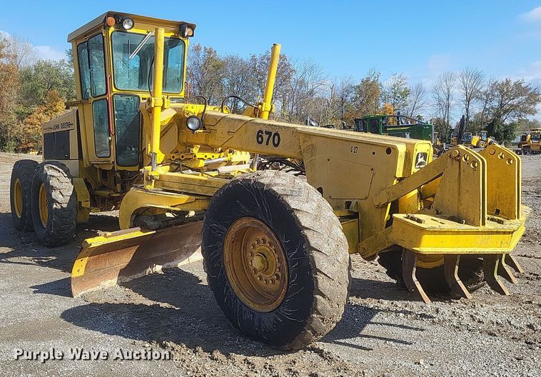 image for item DQ3745 1990 John Deere 670 motor grader