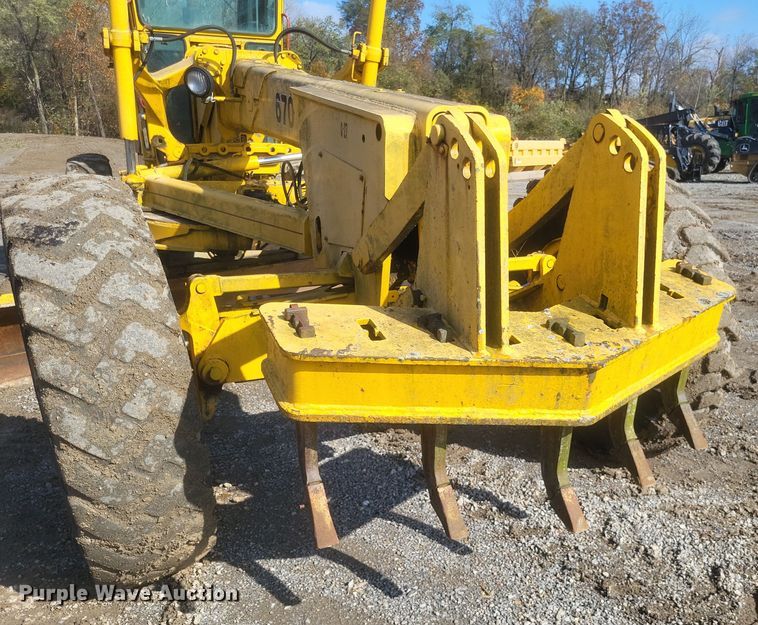 image for item DQ3745 1990 John Deere 670 motor grader