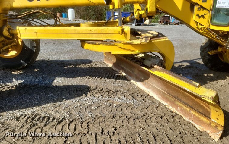 image for item DQ3745 1990 John Deere 670 motor grader