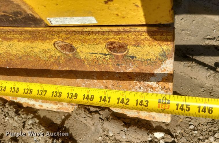 image for item DQ3745 1990 John Deere 670 motor grader