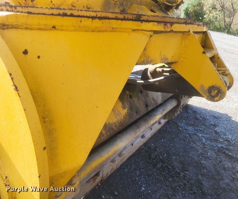 image for item DQ3745 1990 John Deere 670 motor grader