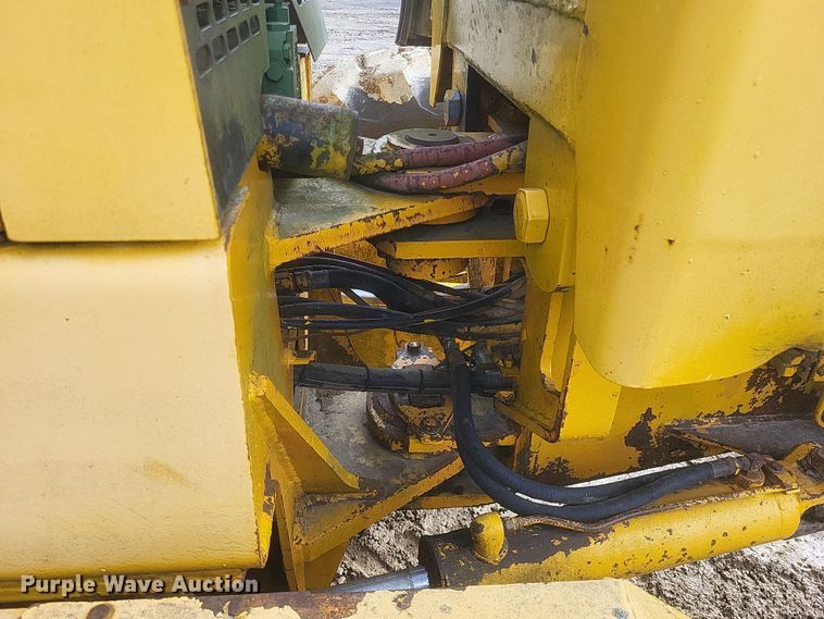 image for item DQ3745 1990 John Deere 670 motor grader