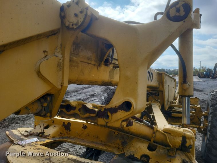 image for item DQ3745 1990 John Deere 670 motor grader