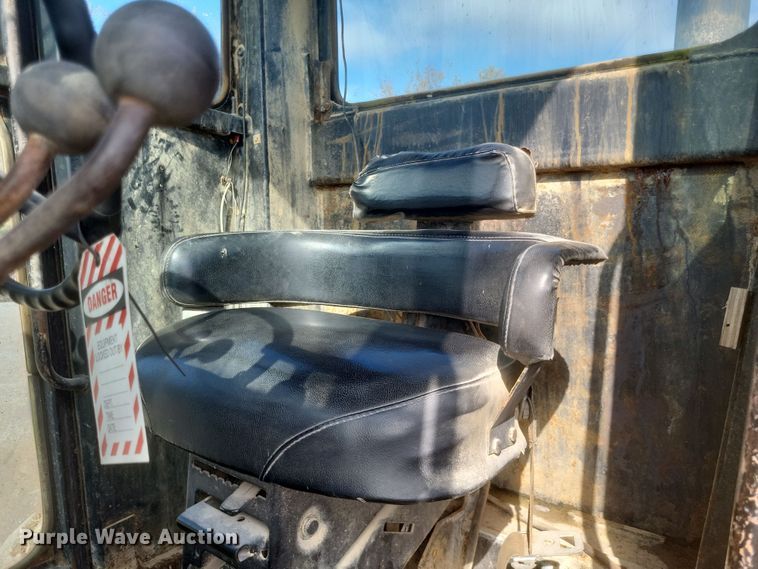 image for item DQ3745 1990 John Deere 670 motor grader