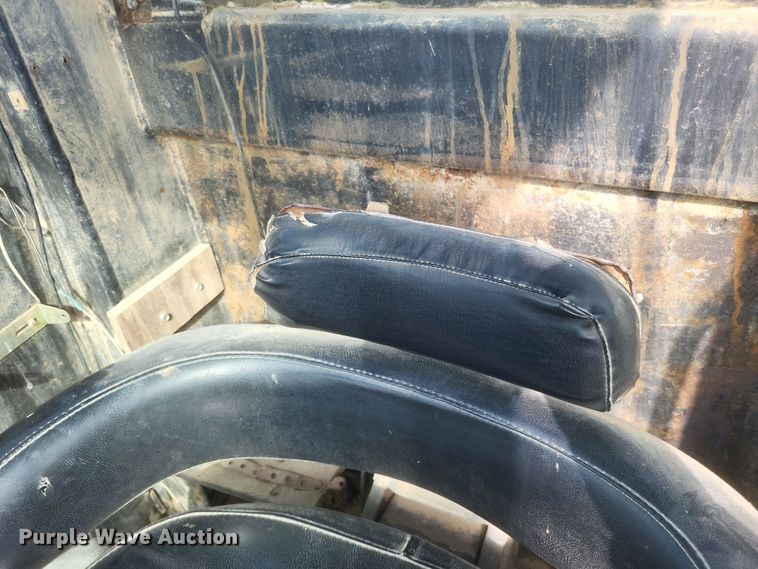 image for item DQ3745 1990 John Deere 670 motor grader