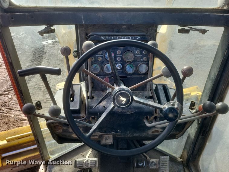 image for item DQ3745 1990 John Deere 670 motor grader