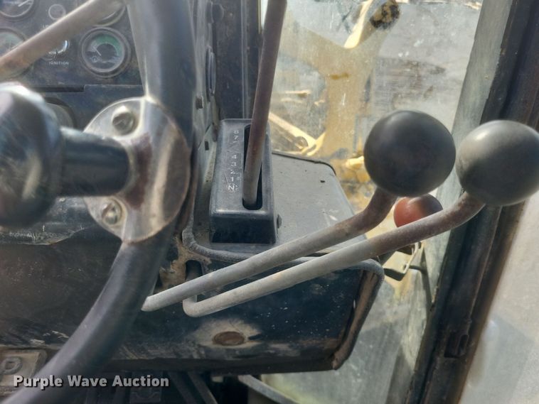 image for item DQ3745 1990 John Deere 670 motor grader