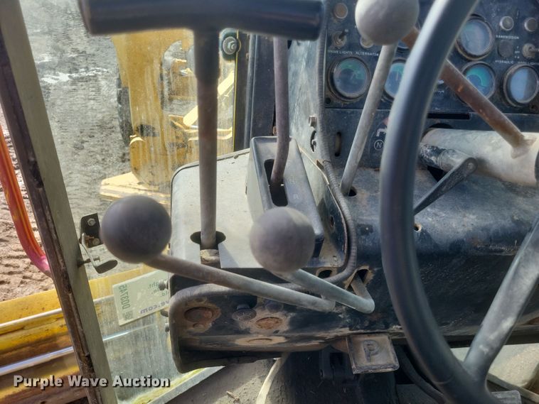 image for item DQ3745 1990 John Deere 670 motor grader