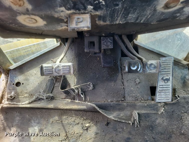 image for item DQ3745 1990 John Deere 670 motor grader