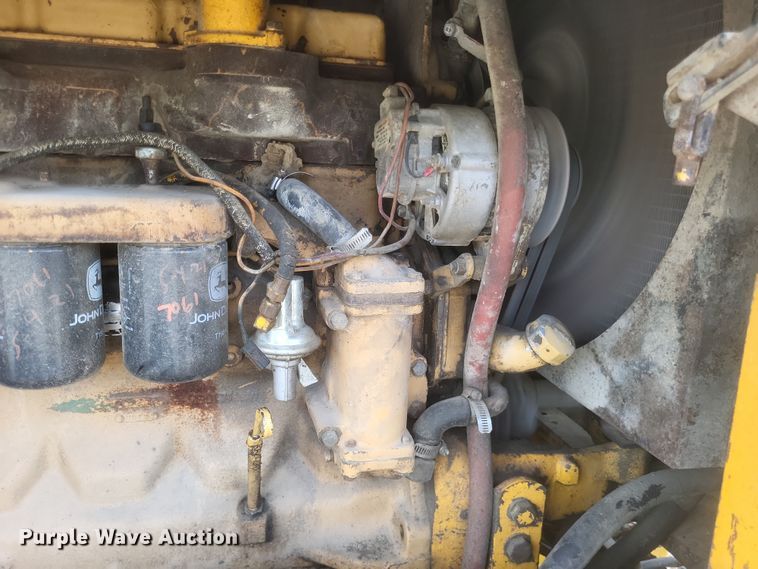 image for item DQ3745 1990 John Deere 670 motor grader