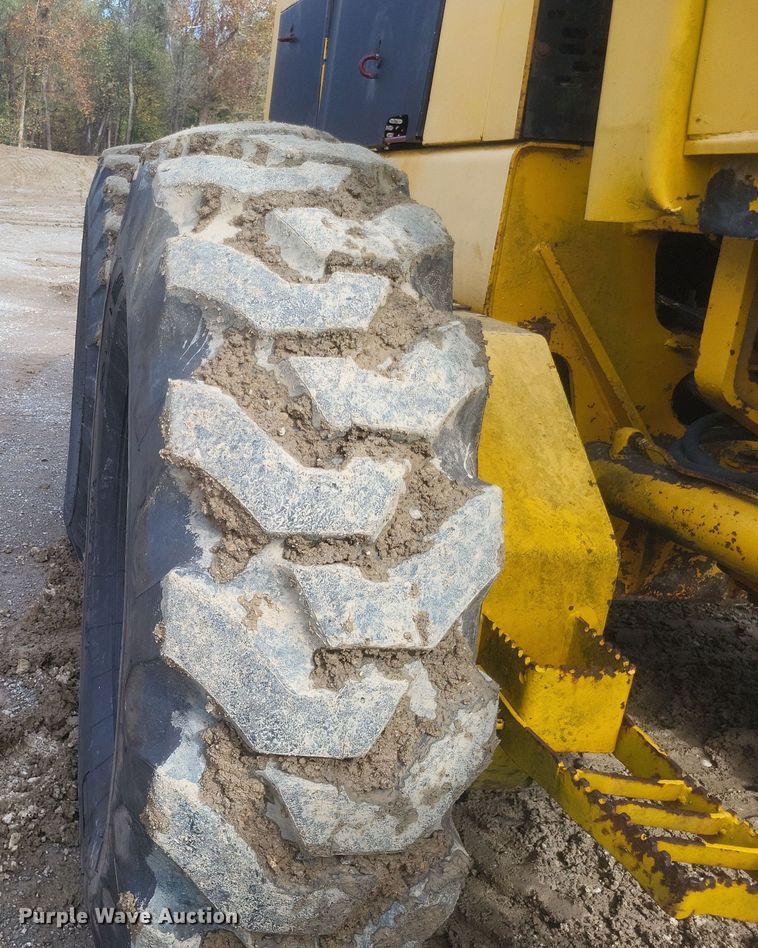 image for item DQ3745 1990 John Deere 670 motor grader