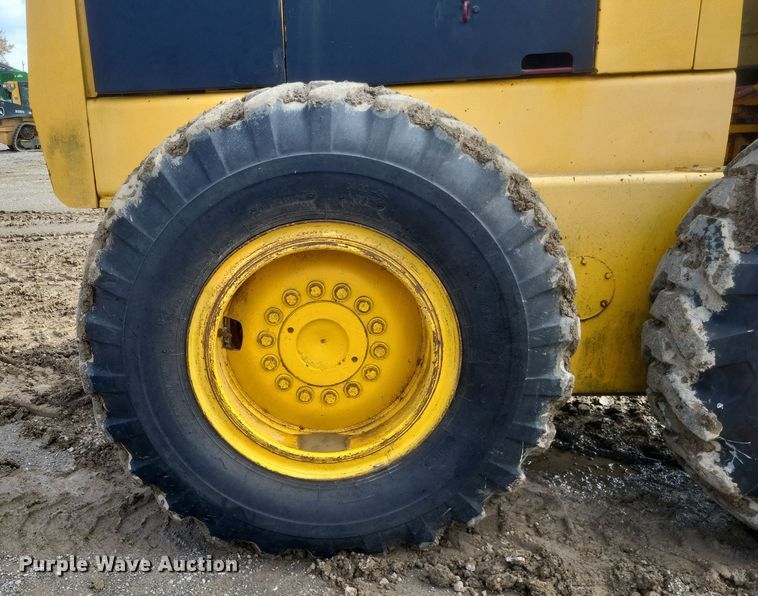 image for item DQ3745 1990 John Deere 670 motor grader