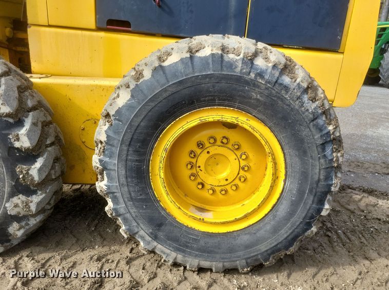 image for item DQ3745 1990 John Deere 670 motor grader