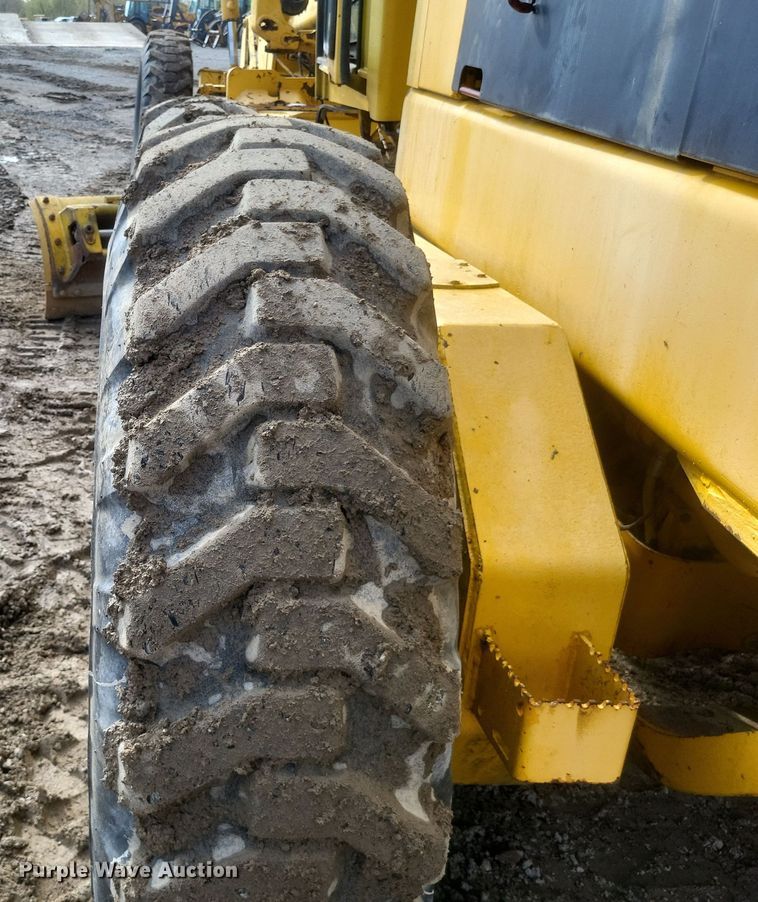 image for item DQ3745 1990 John Deere 670 motor grader