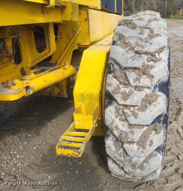 image for item DQ3745 1990 John Deere 670 motor grader