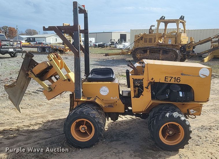 image for item DQ3785 Case Maxi Sneaker Series C vibratory cable plow