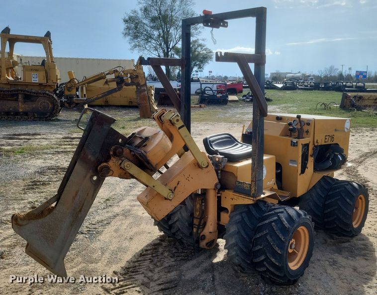 image for item DQ3785 Case Maxi Sneaker Series C vibratory cable plow