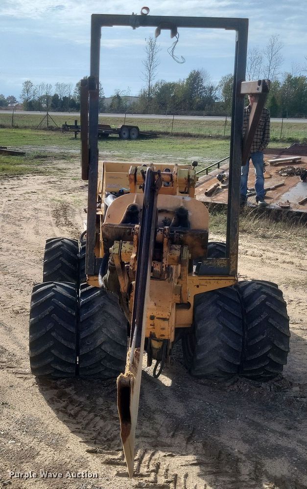 image for item DQ3785 Case Maxi Sneaker Series C vibratory cable plow