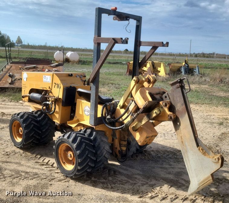 image for item DQ3785 Case Maxi Sneaker Series C vibratory cable plow