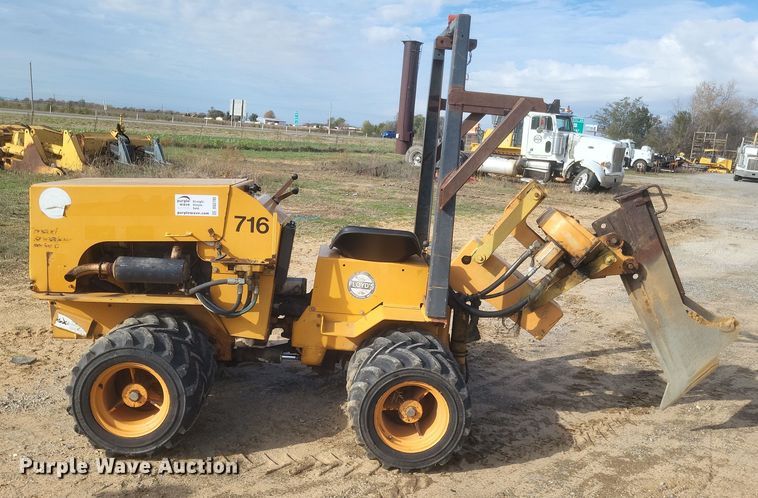 image for item DQ3785 Case Maxi Sneaker Series C vibratory cable plow