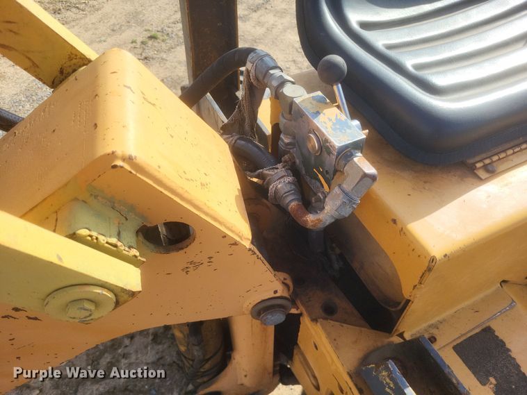 image for item DQ3785 Case Maxi Sneaker Series C vibratory cable plow