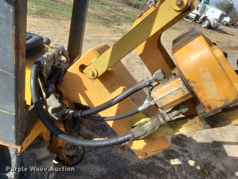 image for item DQ3785 Case Maxi Sneaker Series C vibratory cable plow