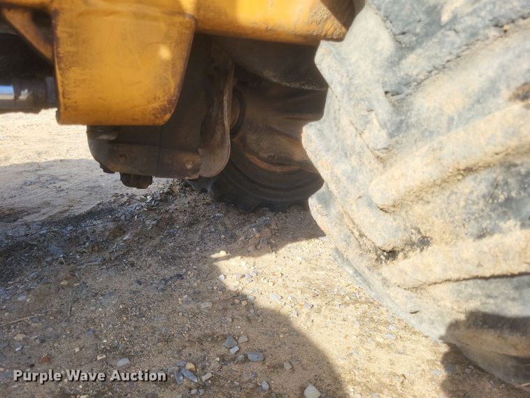 image for item DQ3785 Case Maxi Sneaker Series C vibratory cable plow