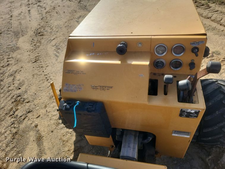 image for item DQ3785 Case Maxi Sneaker Series C vibratory cable plow